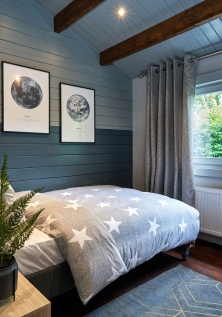 Log-Cabin-small-bedroom-deisgn-by-AlenaCDesign-Laois