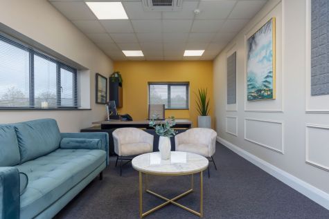 Classic-contemporary-corporate-office-design-by-AlenaCDesign