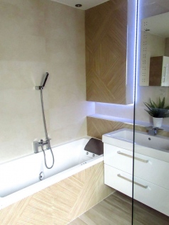 Contemporary-bathroom-renovation-by-AlenaCDesign